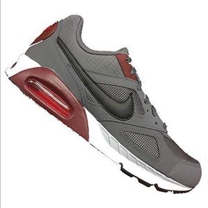 NIKE Air Max IVO